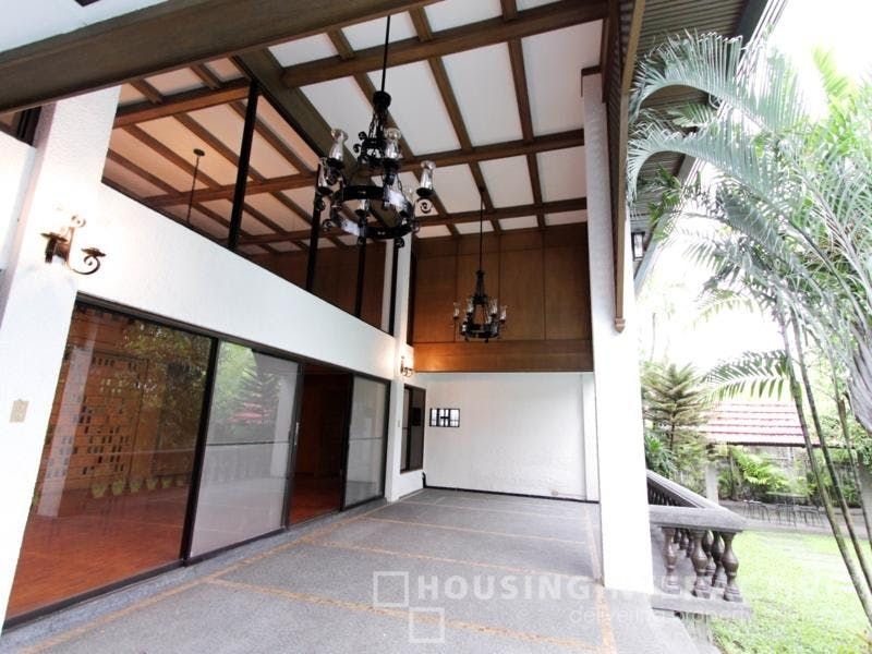 "4BR House for Rent in Dasmari?as Village, Makati"08