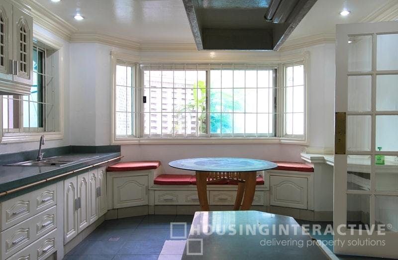 "4BR House for Rent in San Lorenzo Village, Makati"06