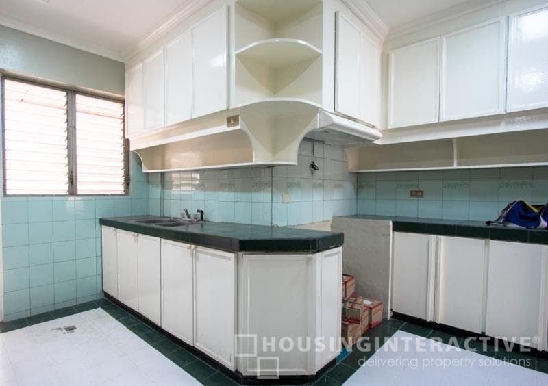 "3BR House for Rent in Palm Village, Makati"08