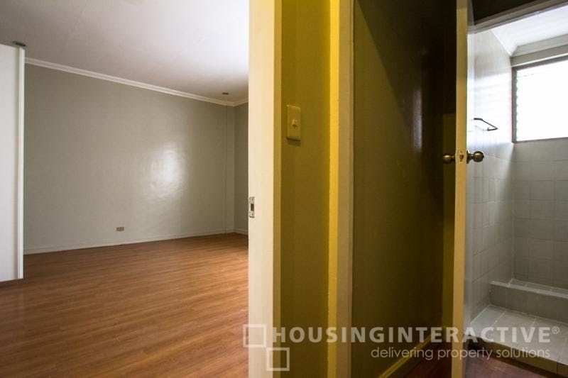"3BR House for Rent in Palm Village, Makati"10