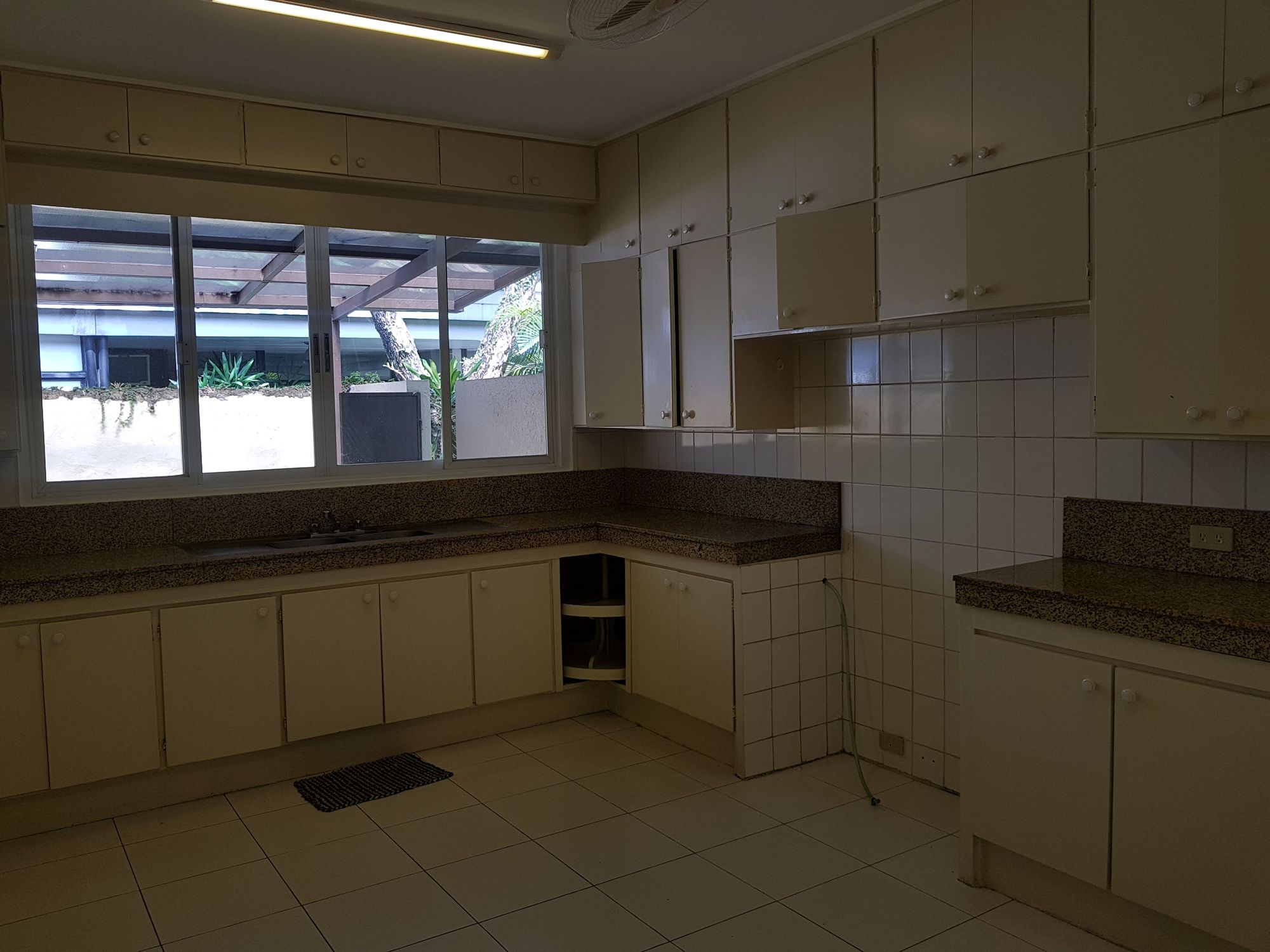 "4BR House for Rent in Urdaneta Village, Makati"06