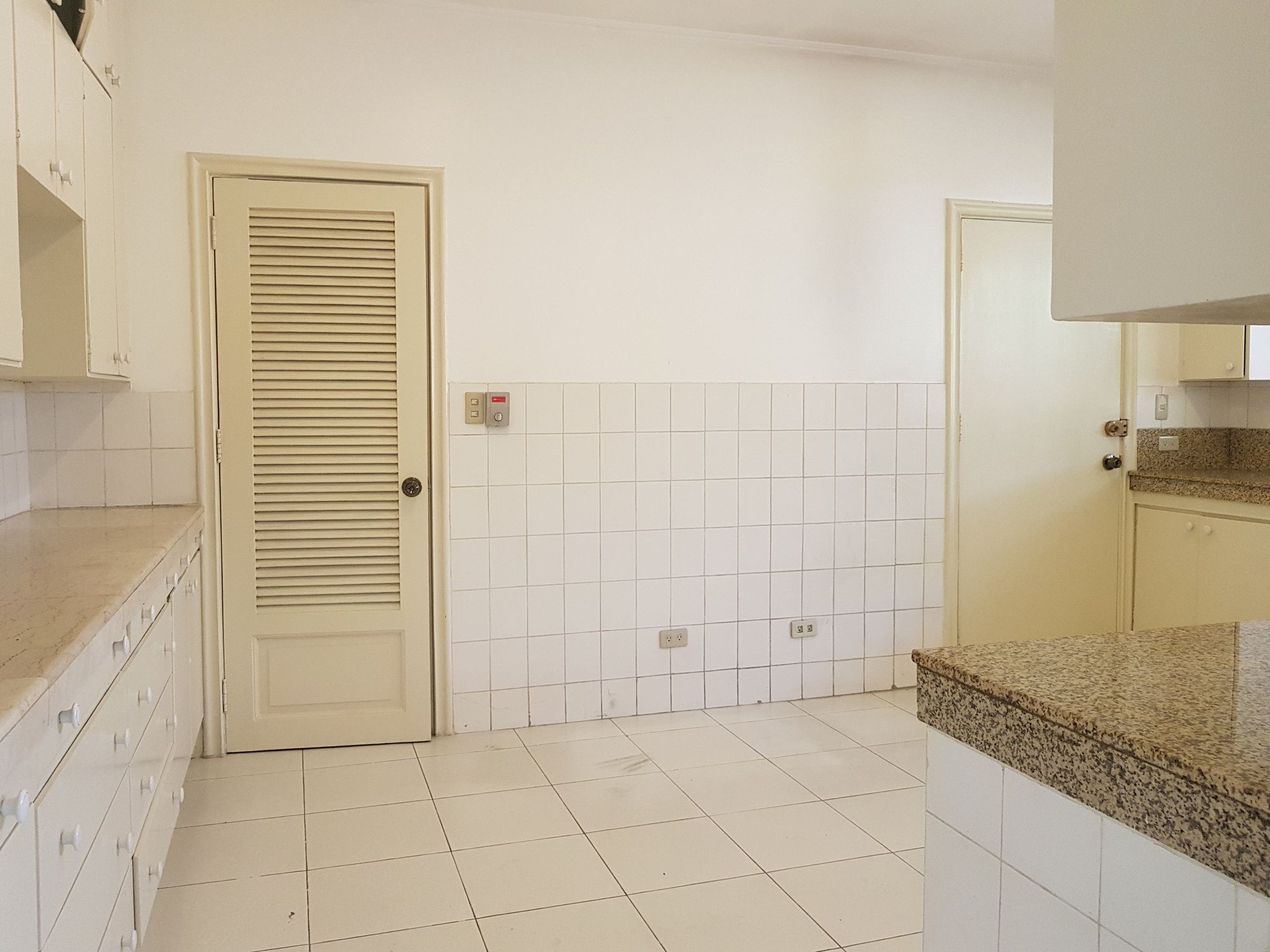 "4BR House for Rent in Urdaneta Village, Makati"09