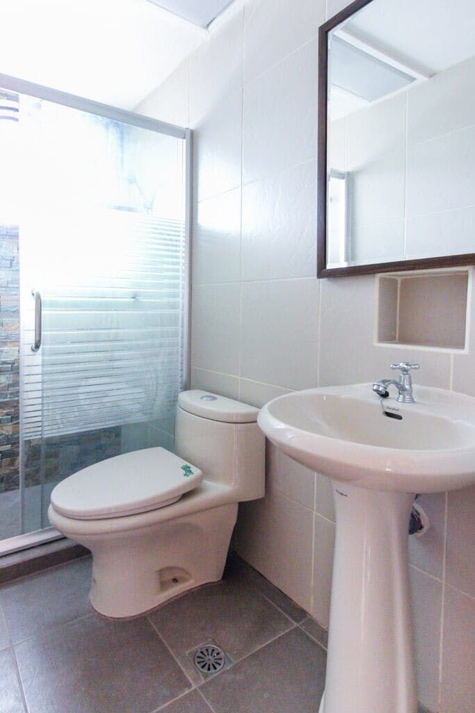 "5BR House for Rent in BF Homes, Para?aque"04