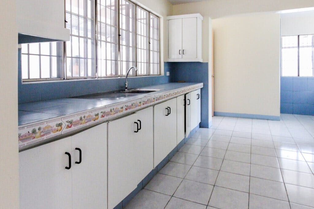 "5BR House for Rent in BF Homes, Para?aque"06