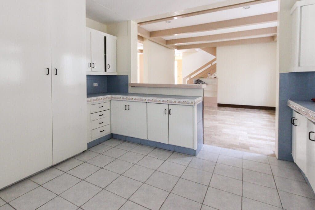 "5BR House for Rent in BF Homes, Para?aque"08