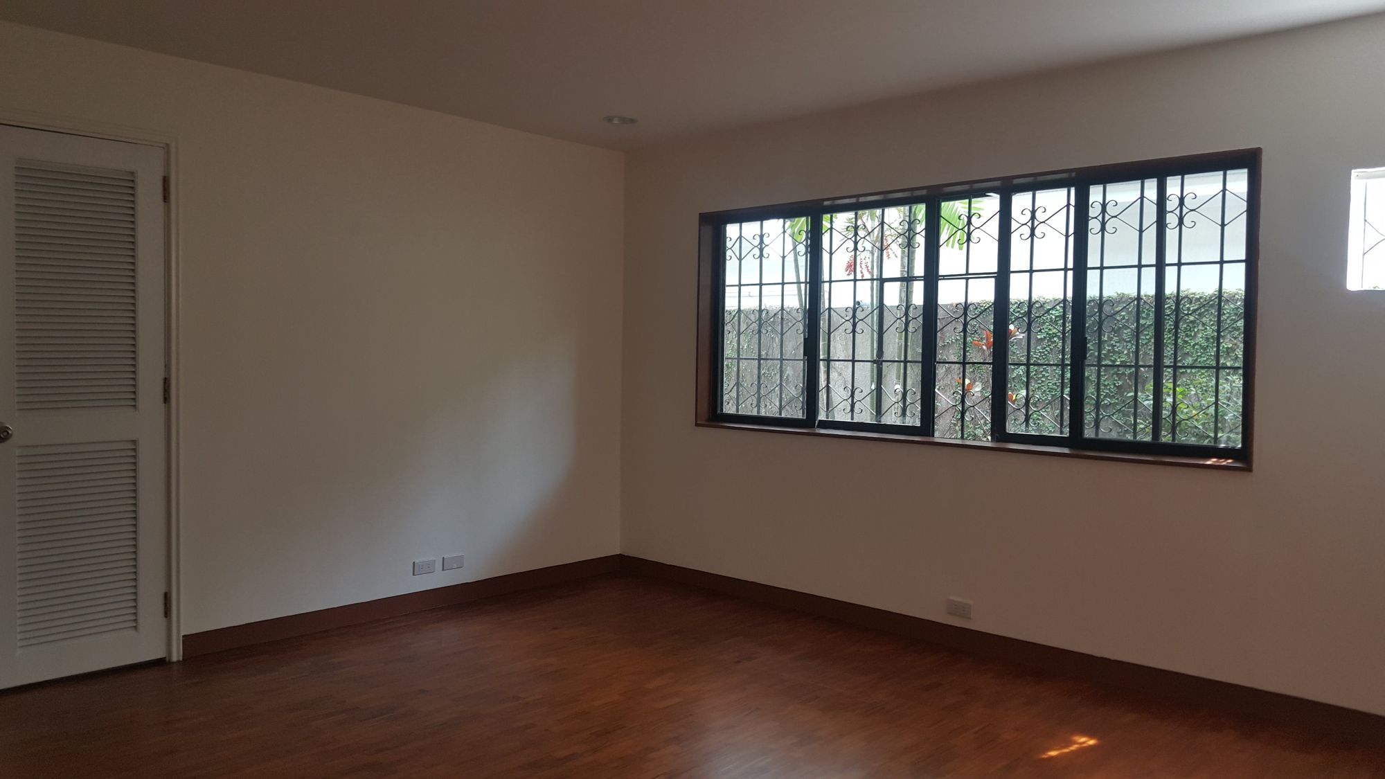 "4BR House for Rent in Dasmari?as Village, Makati"05
