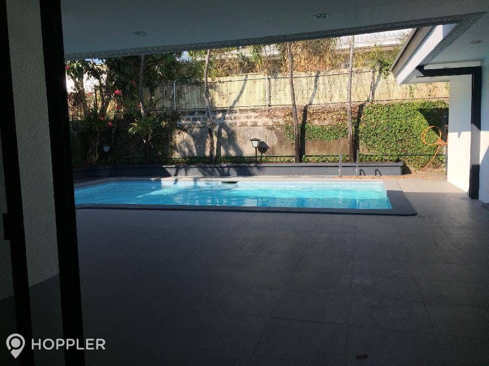 "4BR House for Rent in Dasmari?as Village, Makati"10