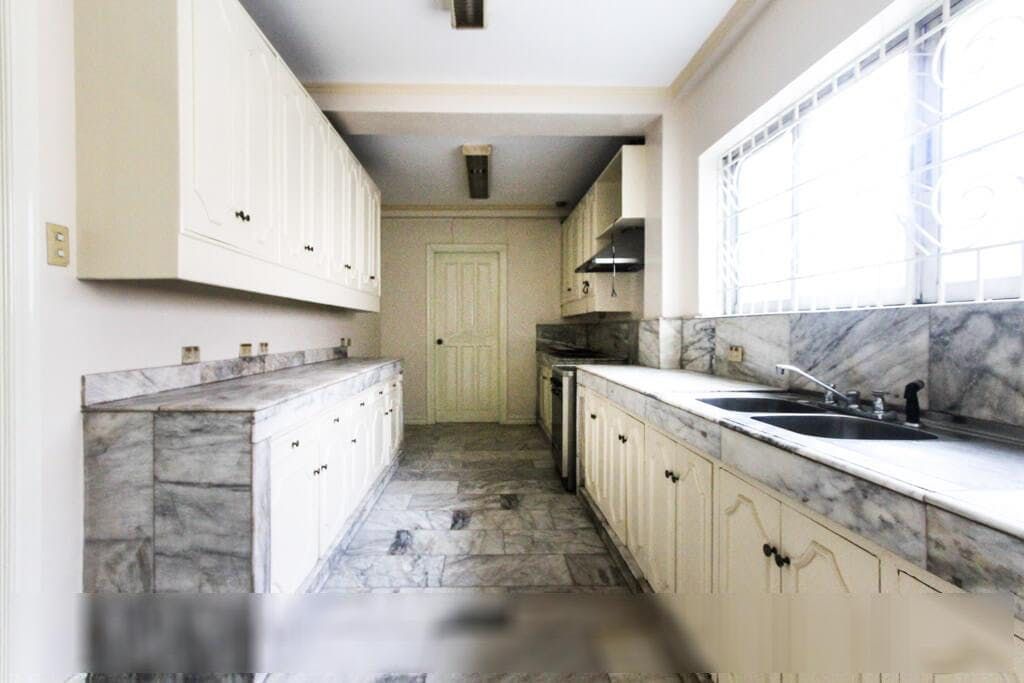 "4BR House for Rent in Magallanes, Makati"08