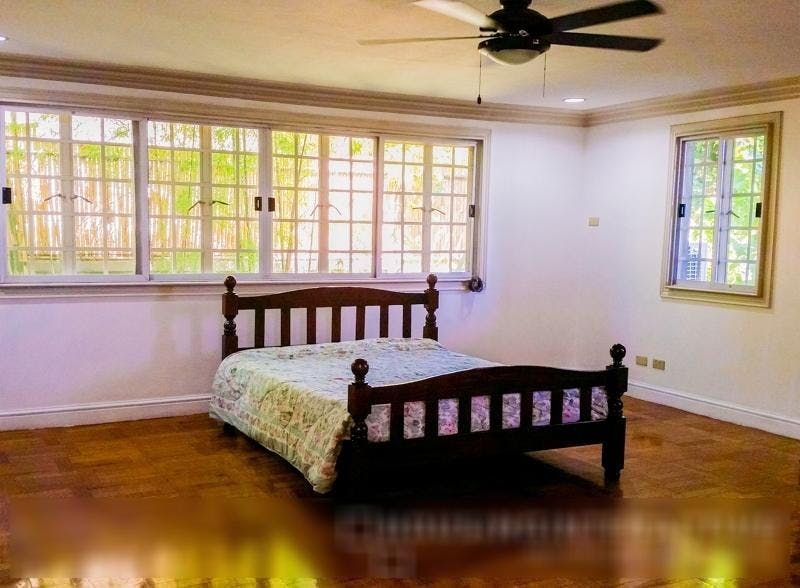"5BR House for Rent in San Lorenzo Village, Makati"06