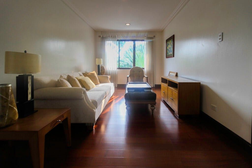 "4BR House for Rent in Dasmari?as Village, Makati"04