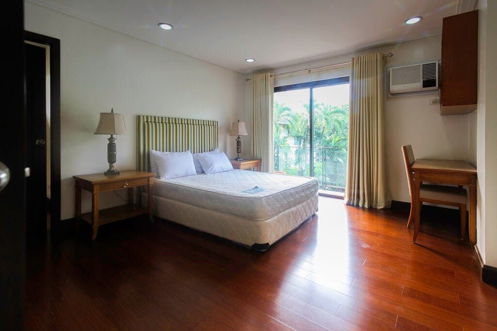 "4BR House for Rent in Dasmari?as Village, Makati"06