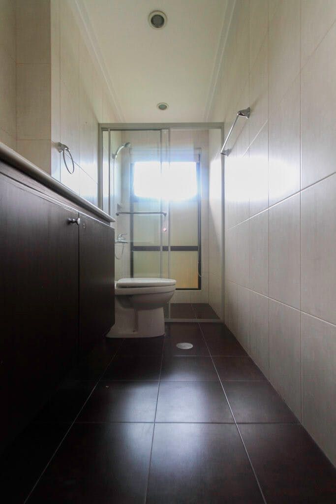 "4BR House for Rent in Dasmari?as Village, Makati"08