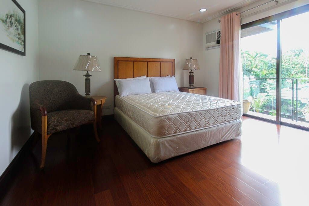 "4BR House for Rent in Dasmari?as Village, Makati"10