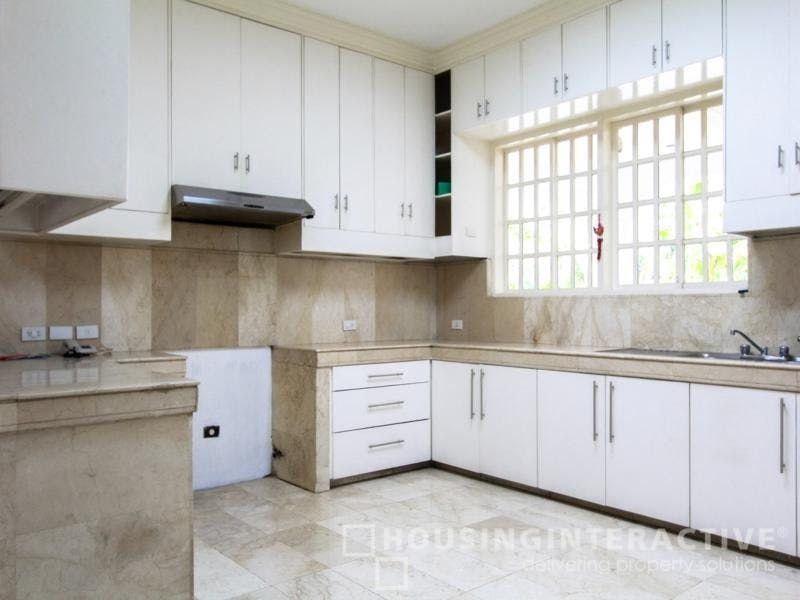 "4BR House for Rent in Dasmari?as Village, Makati"07