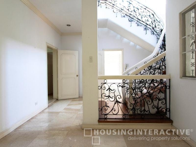 "4BR House for Rent in Dasmari?as Village, Makati"09