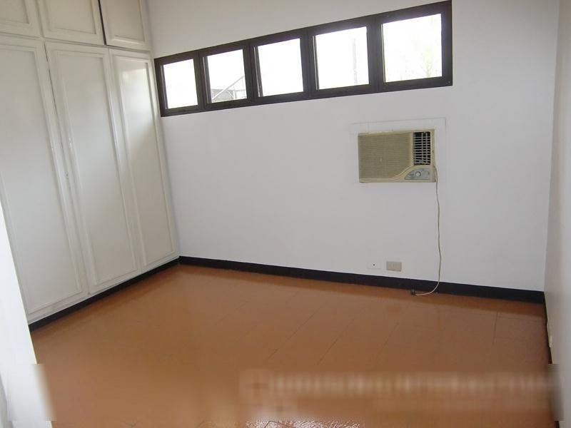 "4BR House for Rent in San Lorenzo Village, Makati"10