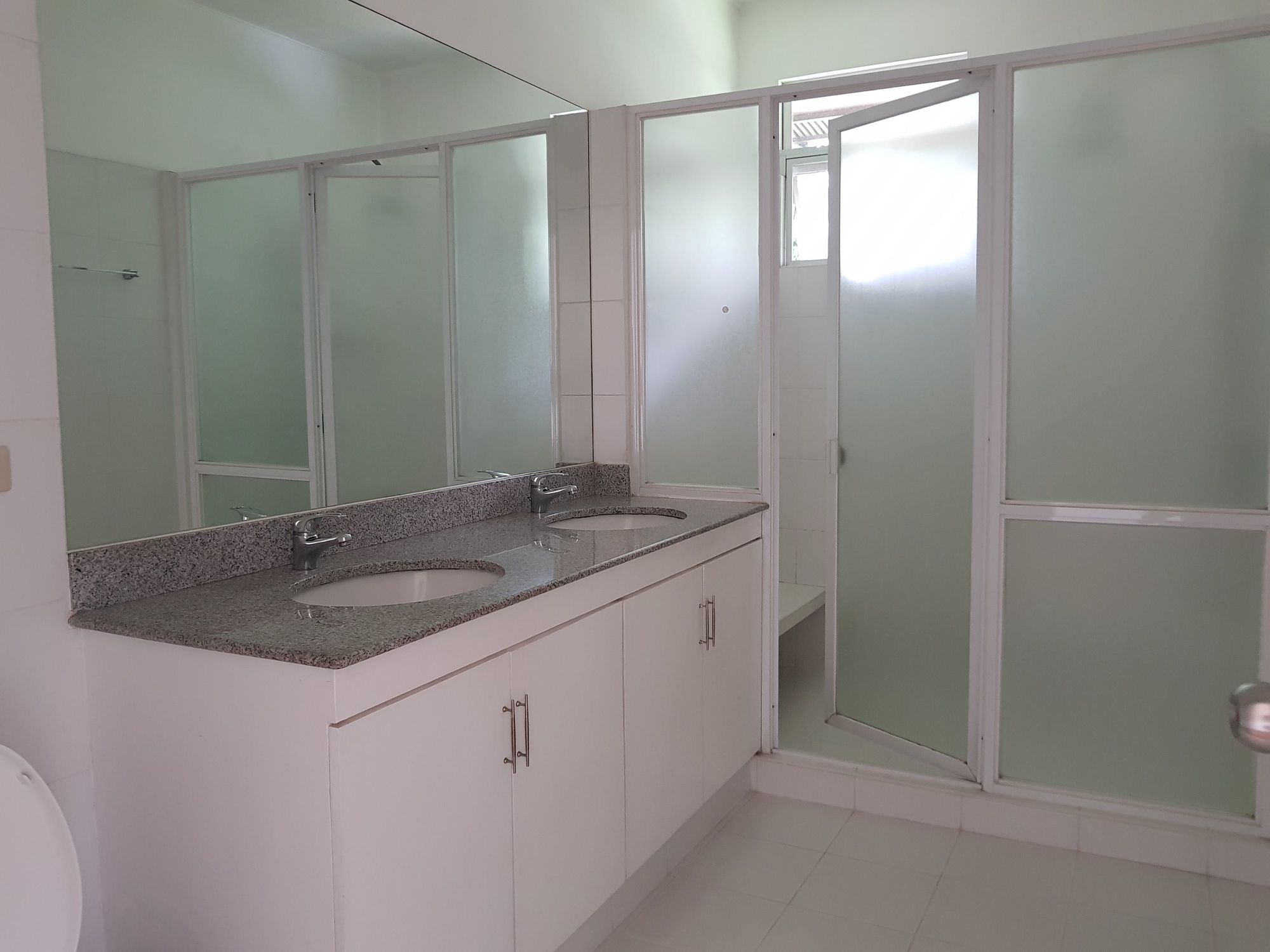 "4BR House for Rent in Urdaneta Village, Makati"09
