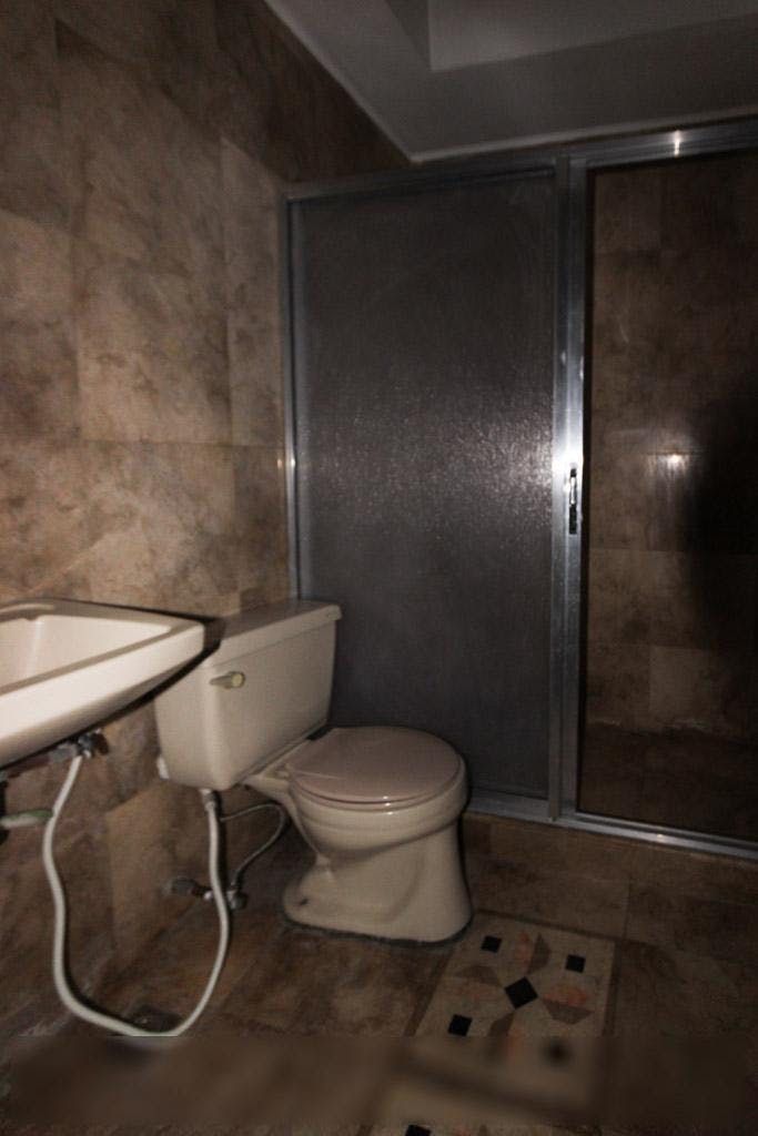 "4BR House for Rent in White Plains, Quezon City"08