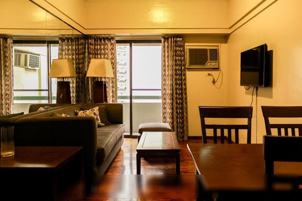 "1BR Condo for Rent in Tropical Palms, Legazpi Village, Makati"04