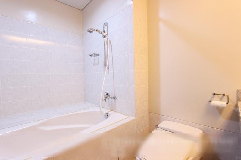 "2BR Condo for Rent in The Residences at Greenbelt, Legazpi Village, Ma"06