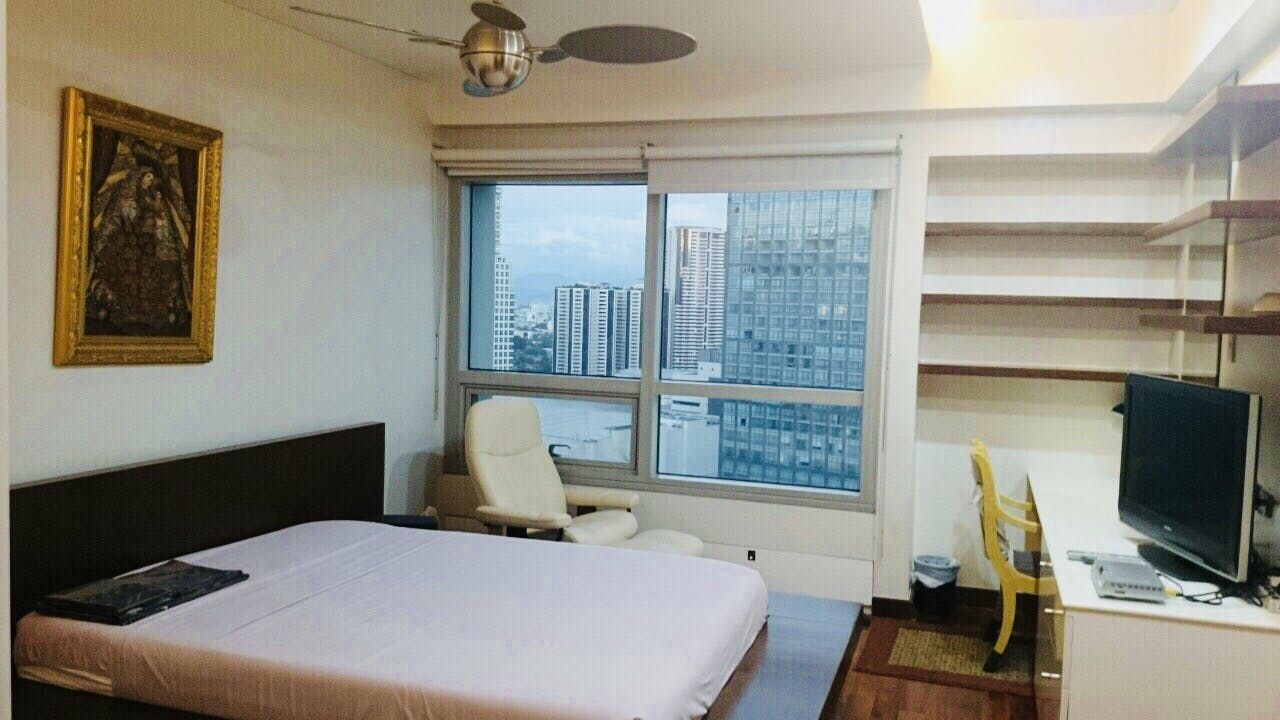 "2BR Condo for Rent in The Residences at Greenbelt, Legazpi Village, Ma"06