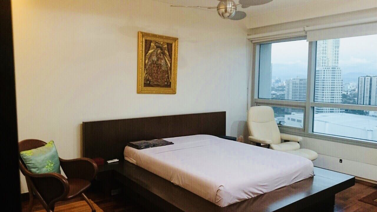 "2BR Condo for Rent in The Residences at Greenbelt, Legazpi Village, Ma"08