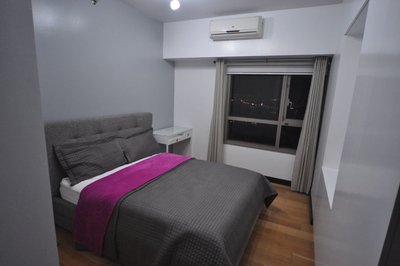 "3BR Condo for Rent in The Residences at Greenbelt, Legazpi Village, Ma"01