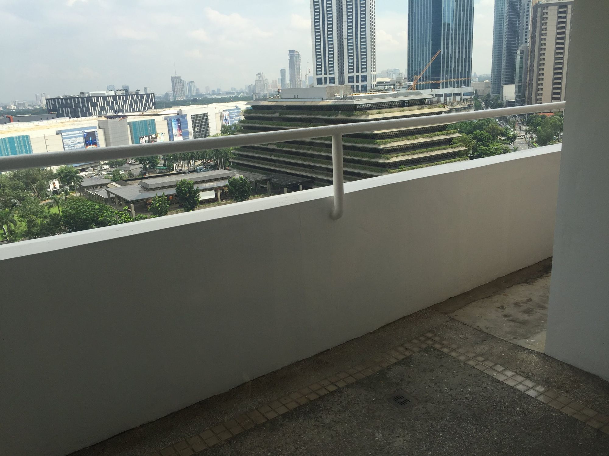 "3BR Condo for Rent in Alexandra Condominium, Ortigas Center, Pasig"10