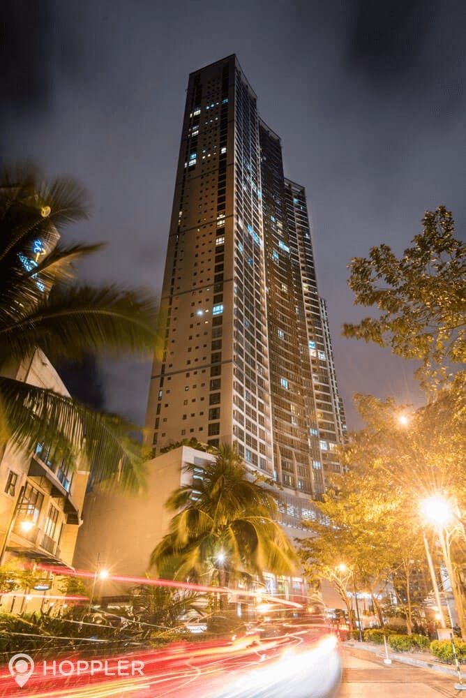 "2BR Condo for Rent in 8 Forbes Town Road, BGC - Bonifacio Global City,"05