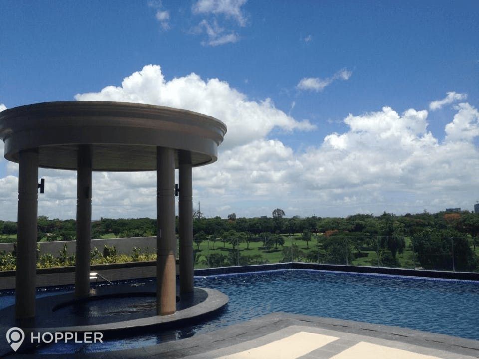 "2BR Condo for Rent in 8 Forbes Town Road, BGC - Bonifacio Global City,"09