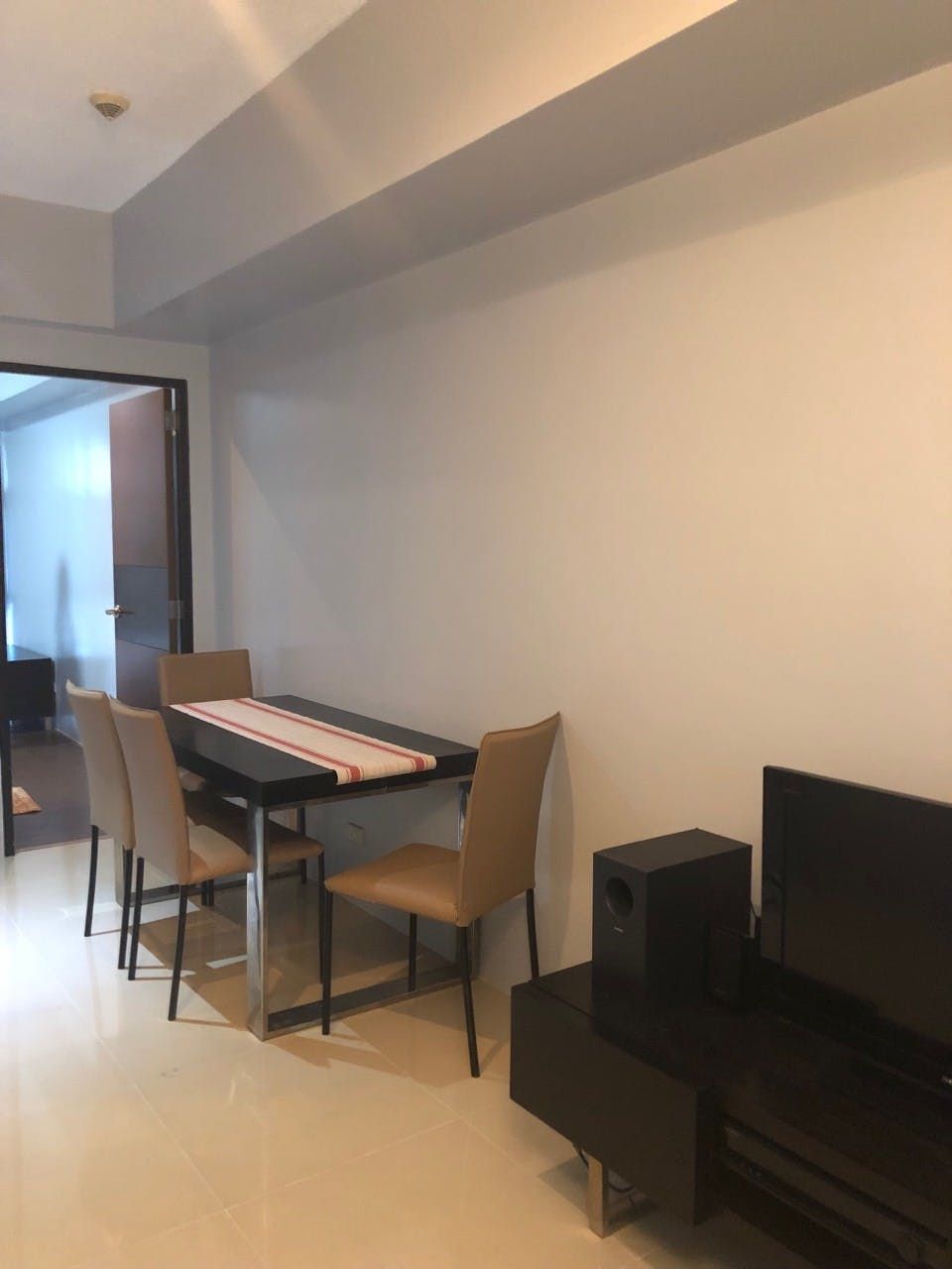 "1BR Condo for Rent in Greenbelt Chancellor, Legazpi Village, Makati"10