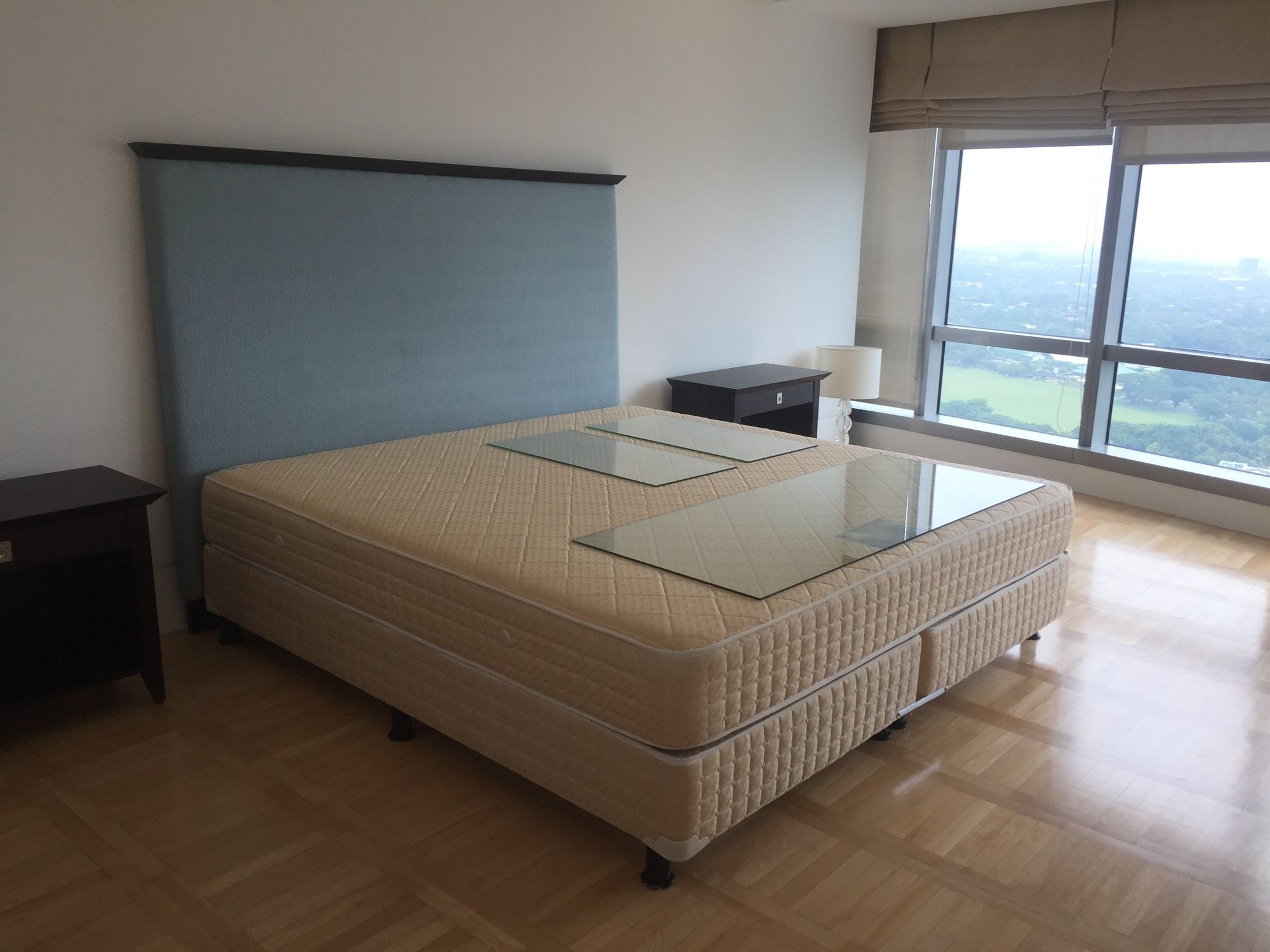 "3BR Condo for Rent in One McKinley Place, BGC - Bonifacio Global City,"09