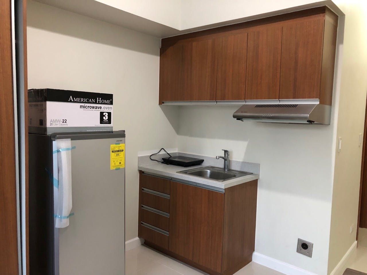 "Studio Condo for Rent in Eton Tower, Legazpi Village, Makati"08