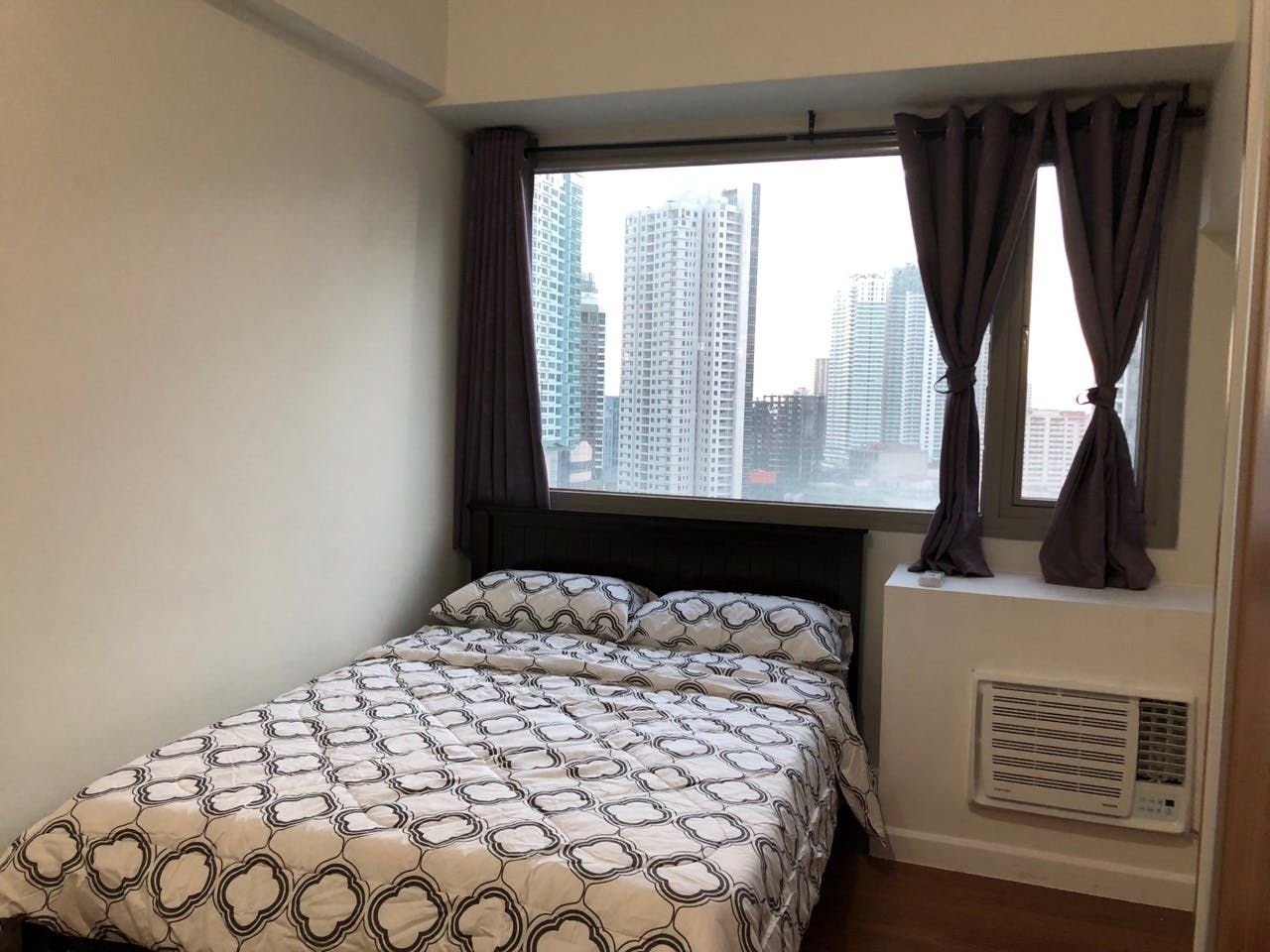 "Studio Condo for Rent in Eton Tower, Legazpi Village, Makati"10