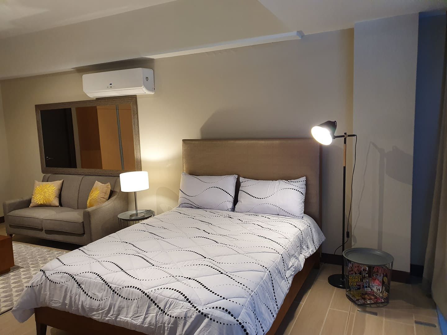 "Studio Condo for Rent in Three Central, Salcedo Village, Makati"04
