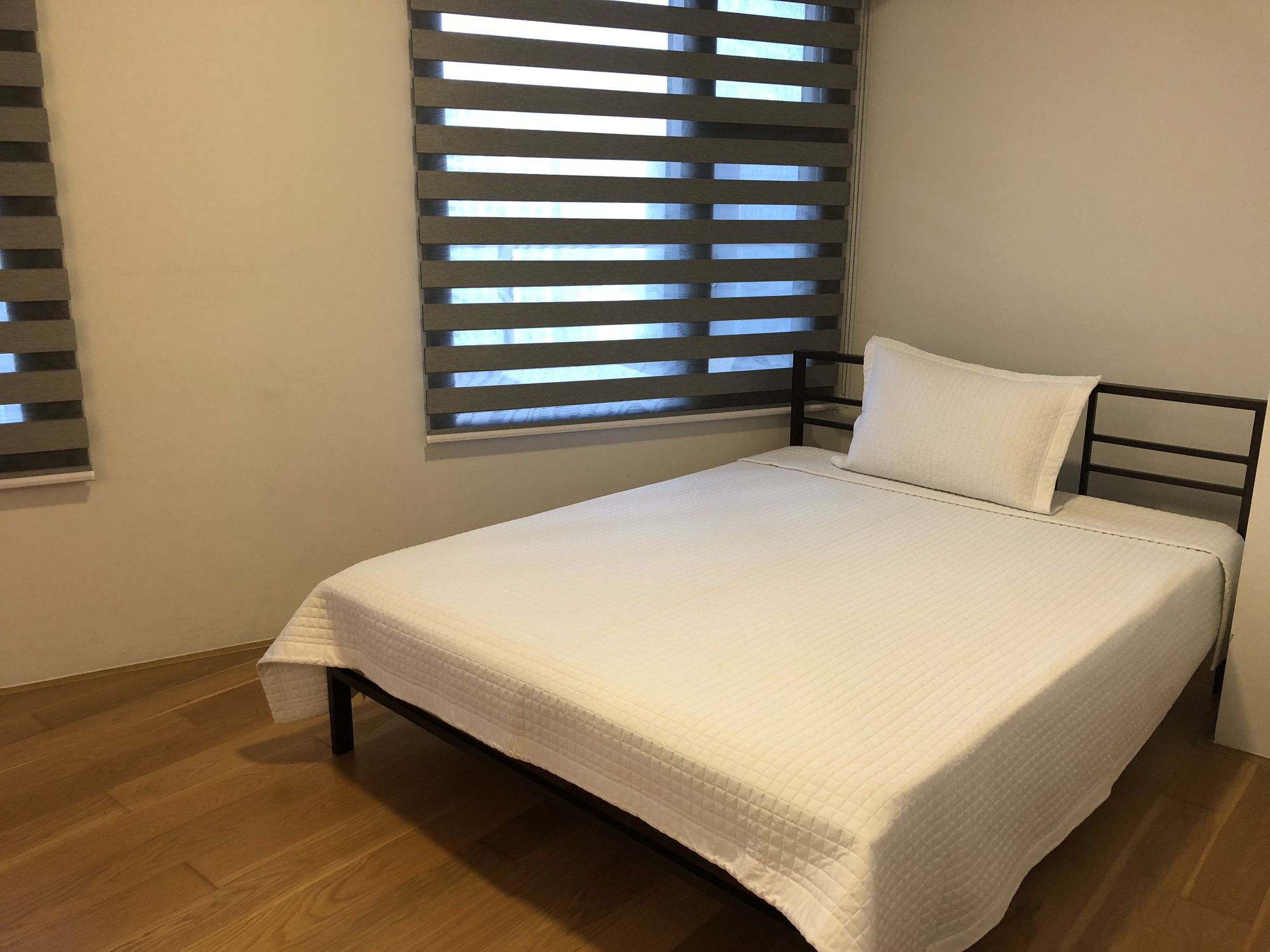 "2BR Condo for Rent in Arya Residences, BGC - Bonifacio Global City, Ta"04