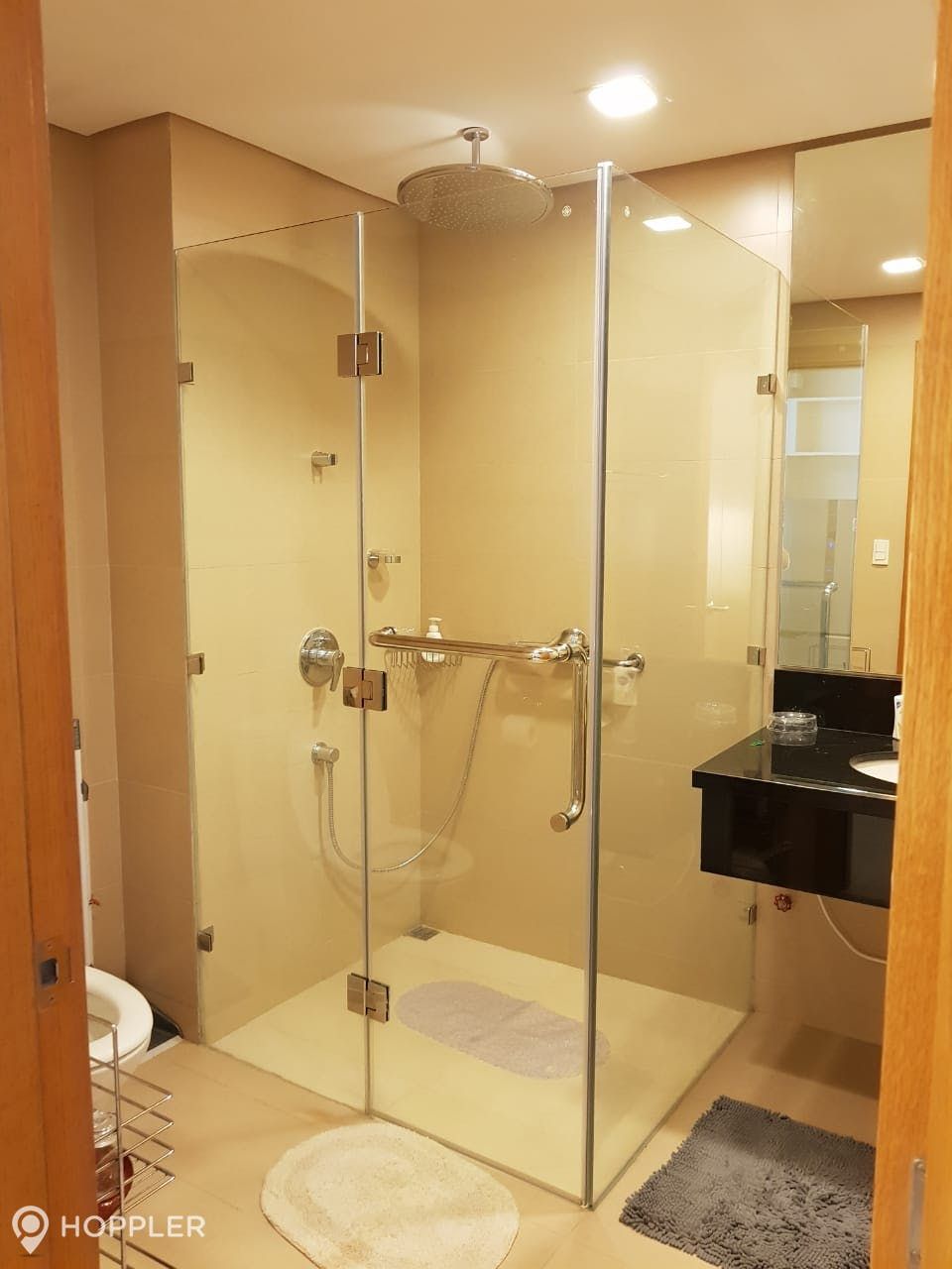 "Studio Condo for Rent in Park Terraces, San Lorenzo, Makati"03