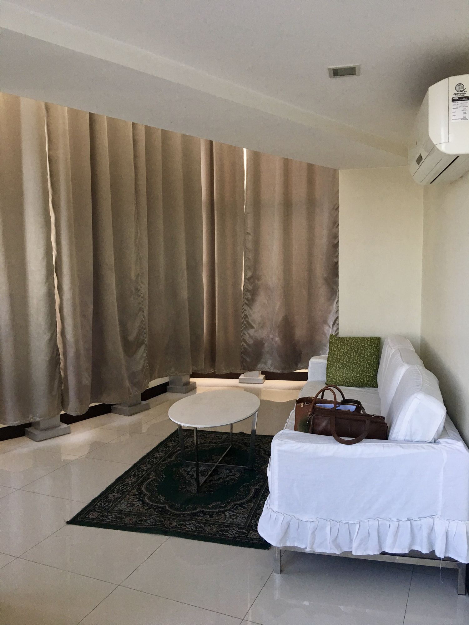 "3BR Condo for Rent in One Central, Salcedo Village, Makati"09