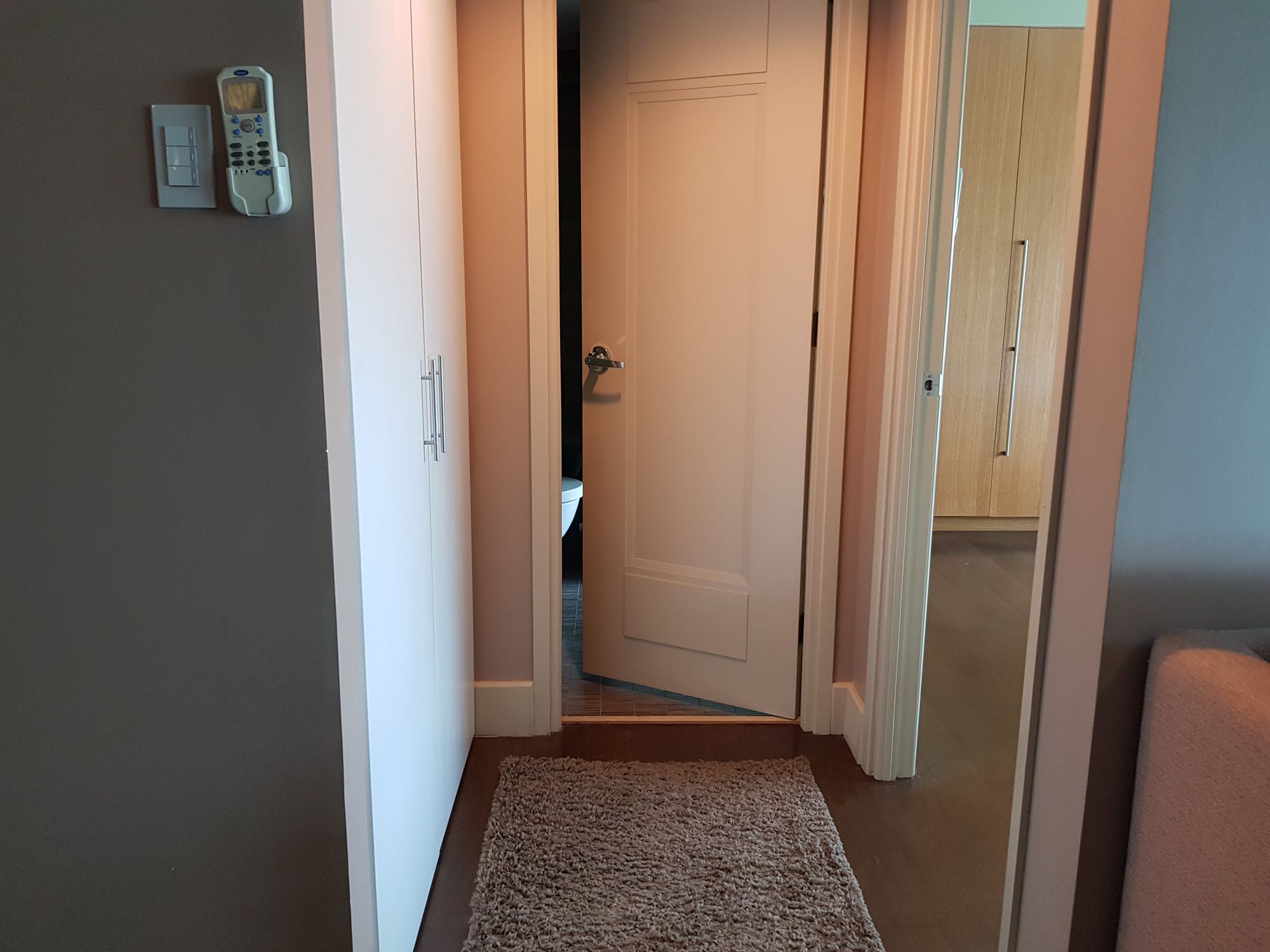 "1BR Condo for Rent in Edades Tower and Garden Villas, Rockwell Center,"03