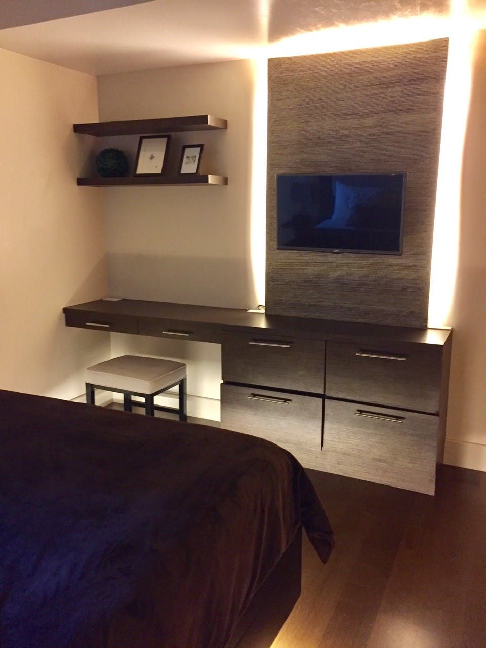 "1BR Condo for Rent in Edades Tower and Garden Villas, Rockwell Center,"06