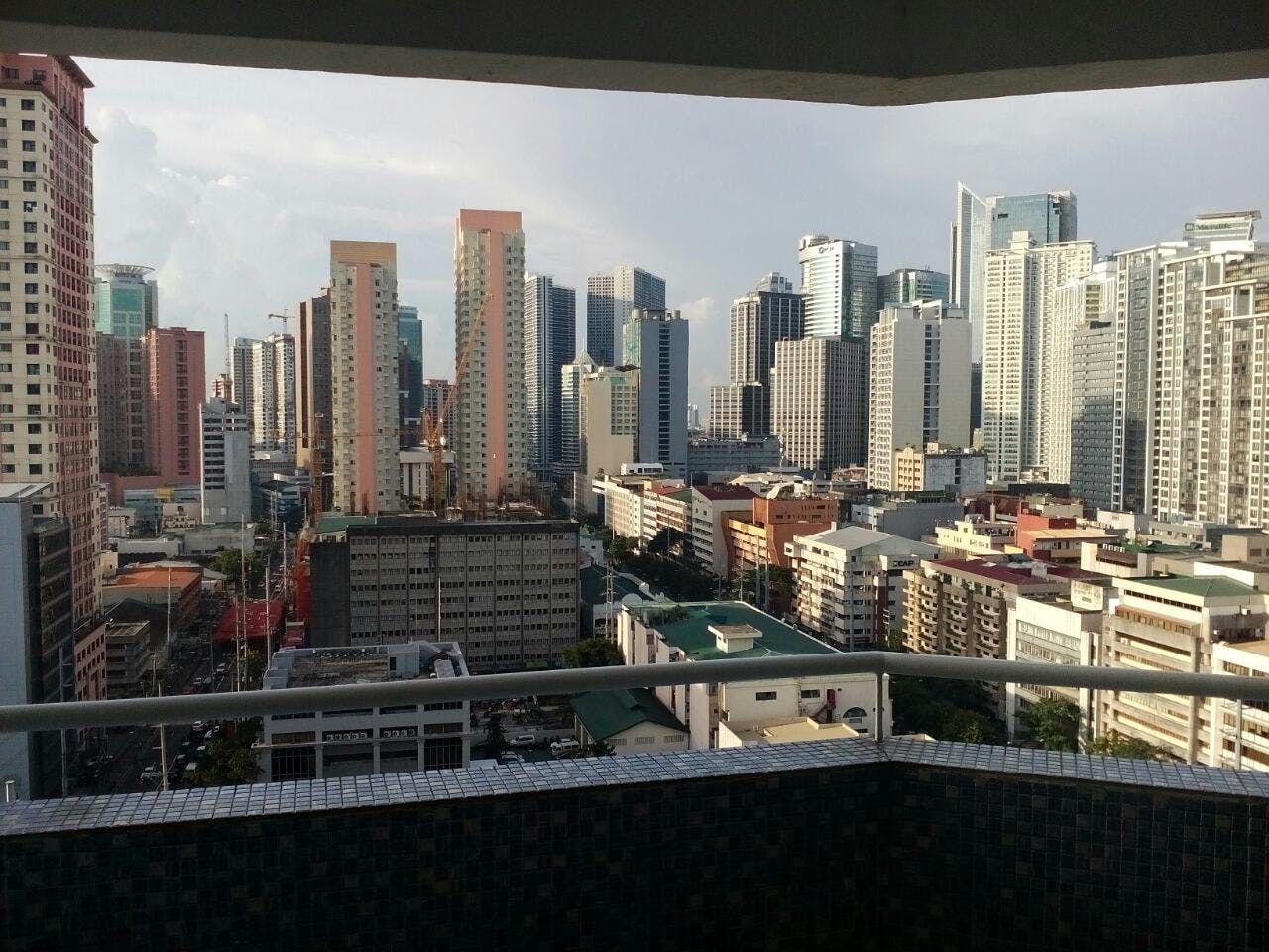 "1BR Condo for Rent in The Biltmore, Legazpi Village, Makati"03