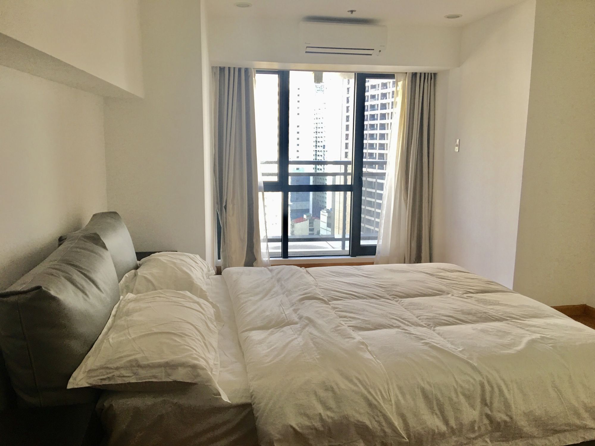 "1BR Condo for Rent in The Milano Residences, Poblacion, Makati"03
