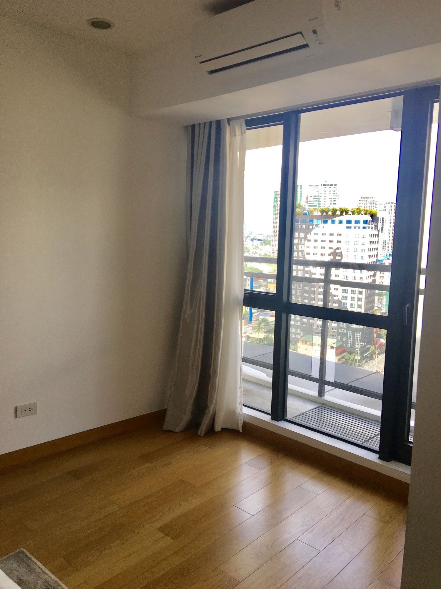 "1BR Condo for Rent in The Milano Residences, Poblacion, Makati"08