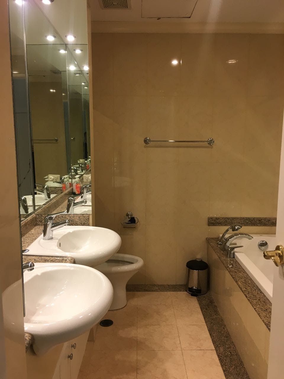 "2BR Condo for Rent in The Shang Grand Tower, Legazpi Village, Makati"04