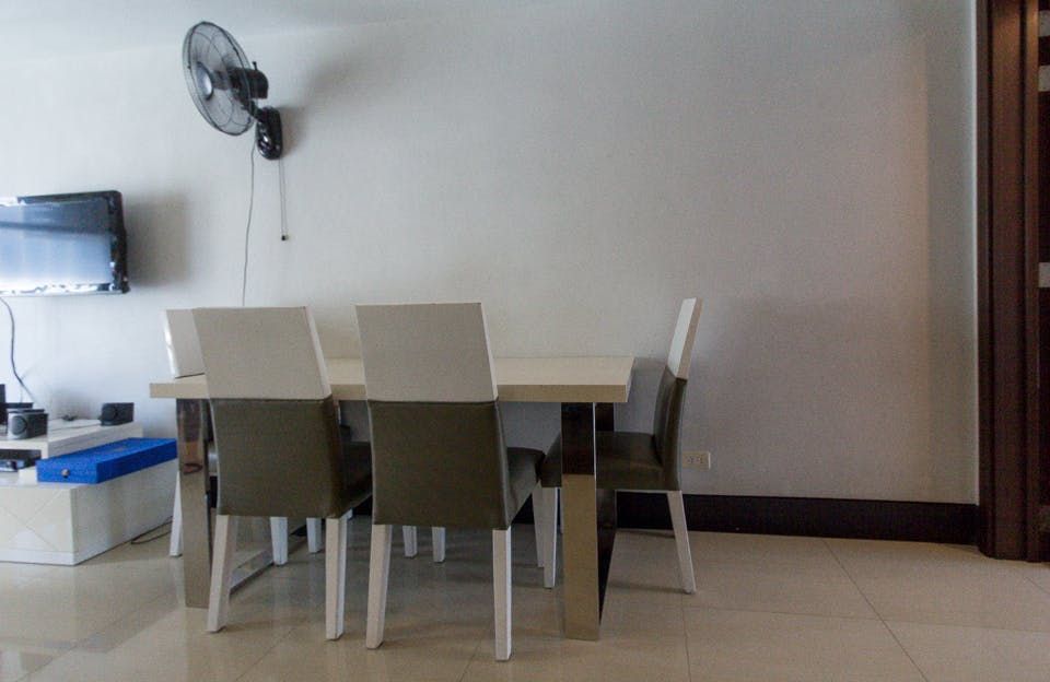 "1BR Condo for Rent in Greenbelt Excelsior, Legazpi Village, Makati"10