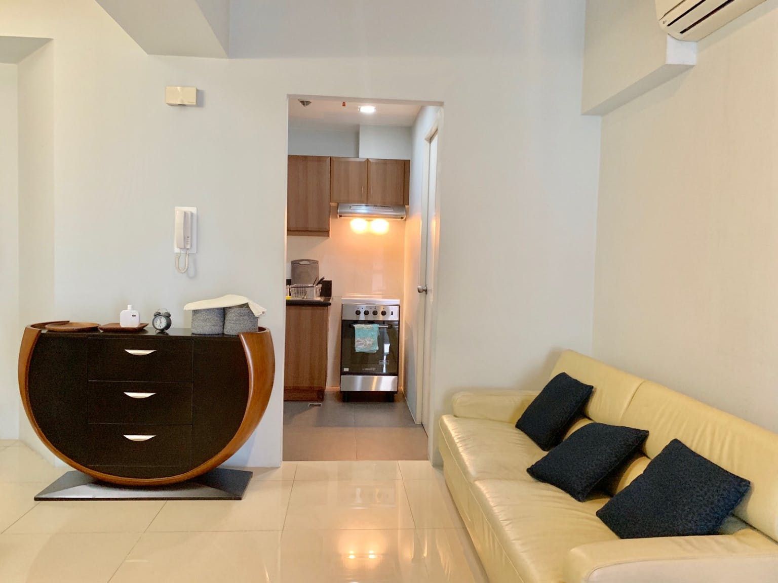 "2BR Condo for Rent in Greenbelt Chancellor, Legazpi Village, Makati"10