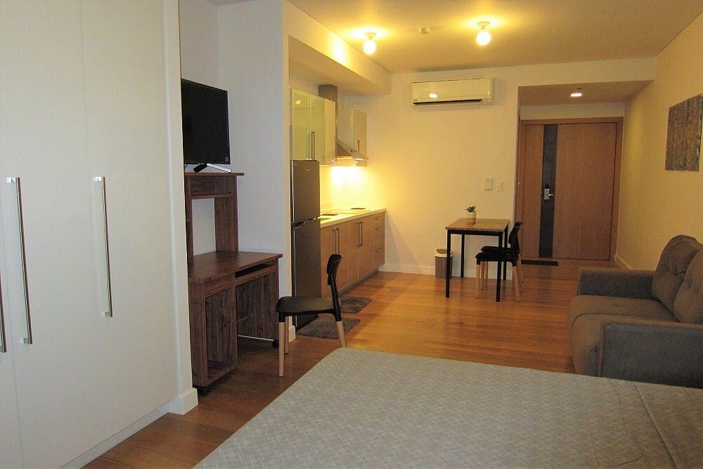 "2BR Condo for Rent in Sunrise Terrace, Legazpi Village, Makati"03