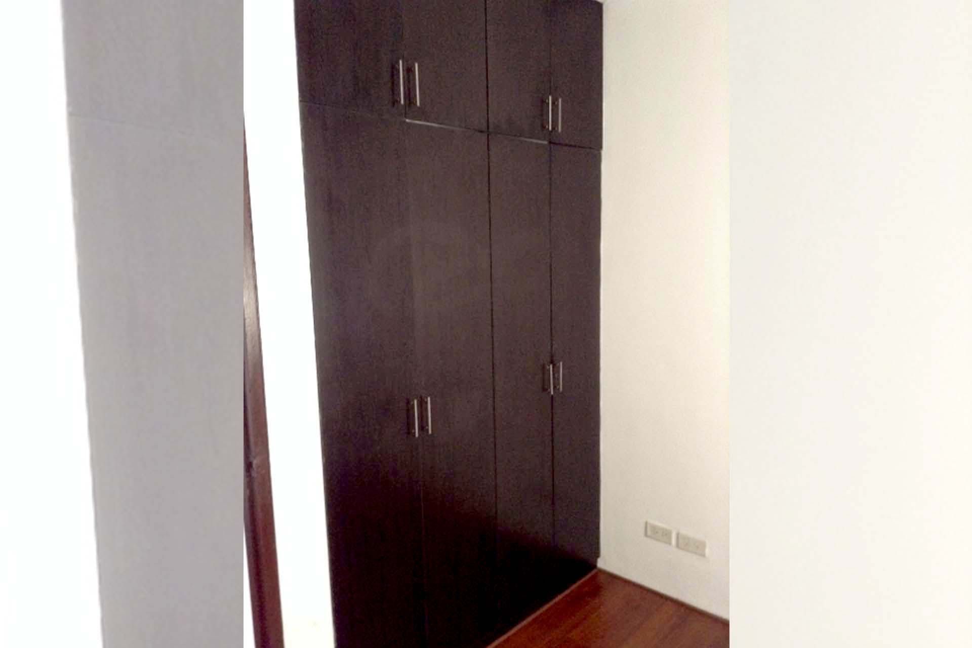 "3BR Condo for Rent in Penhurst Parkplace, BGC - Bonifacio Global City,"06