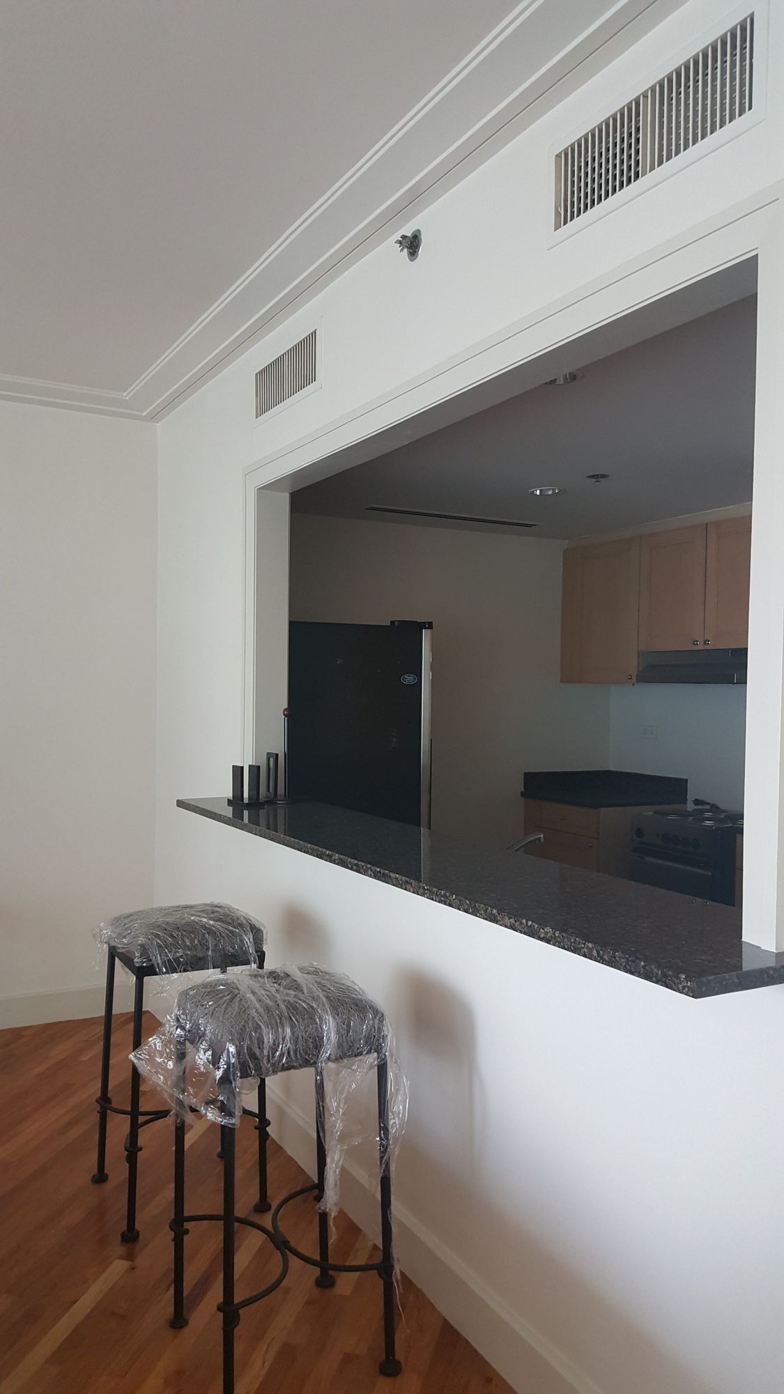 "1BR Condo for Rent in Hidalgo Place, Rockwell Center, Makati"05
