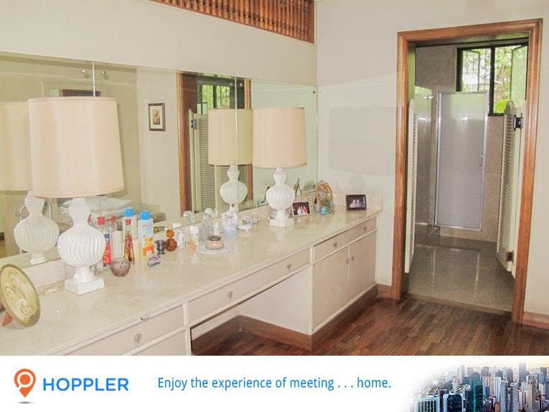 "5BR House for Rent in Dasmari?as Village, Makati"04